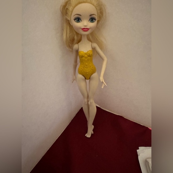 Ever After High Mattel Doll Apple White Doll  in Gold Bathing Suit 2012 Mattel - Picture 1 of 13